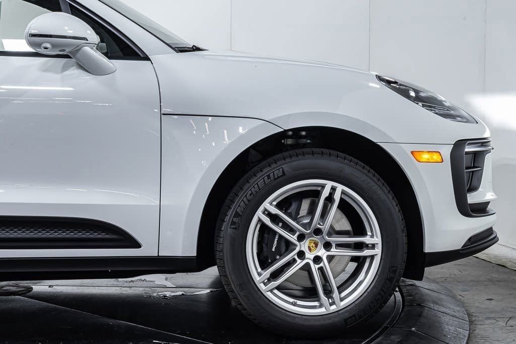 2025 Porsche Macan - Photo 11