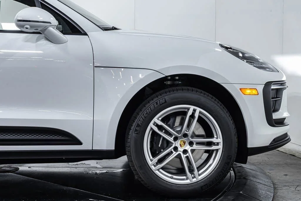 2025 Porsche Macan - Photo 11