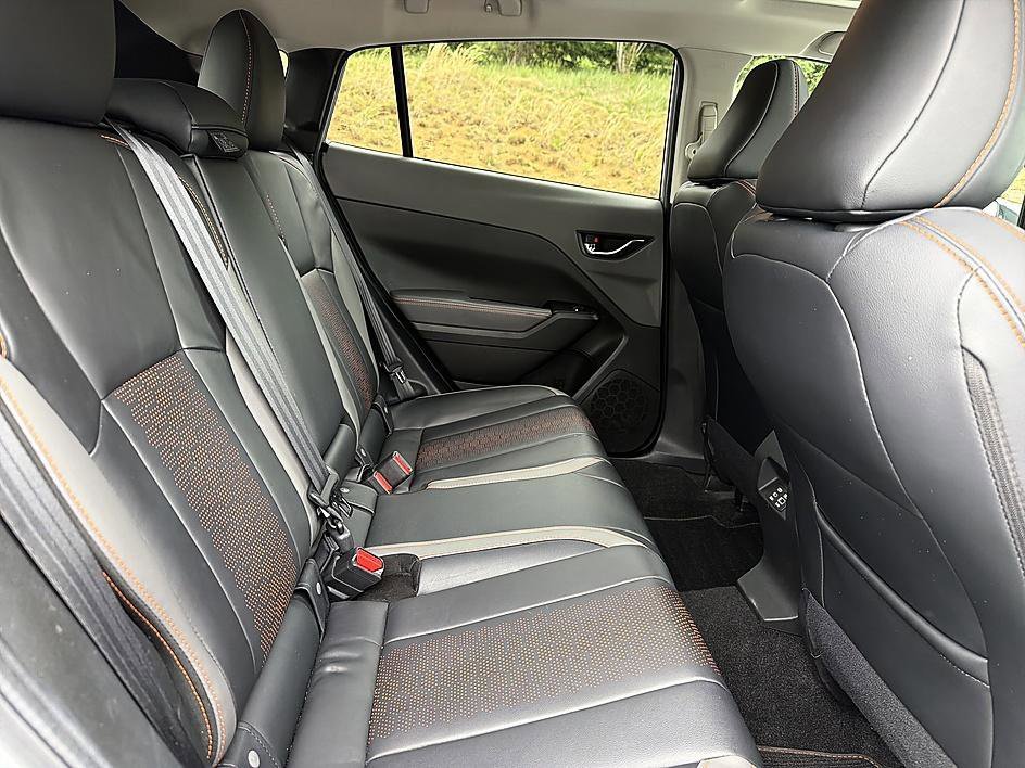 Used 2025 Ice Silver Metallic Subaru Limited image 22
