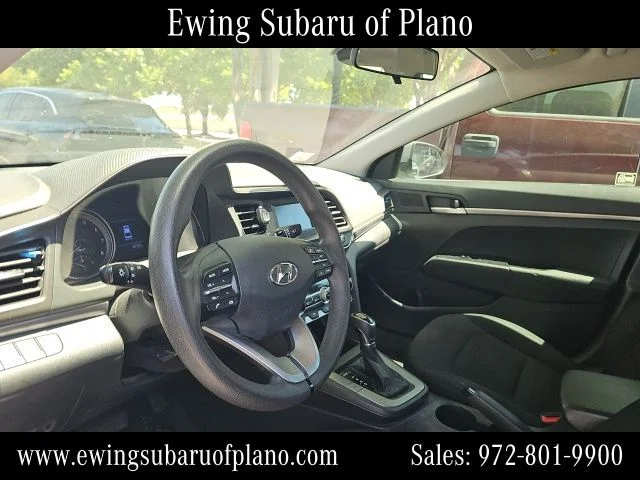 Used 2020 Silver Hyundai SE image 5