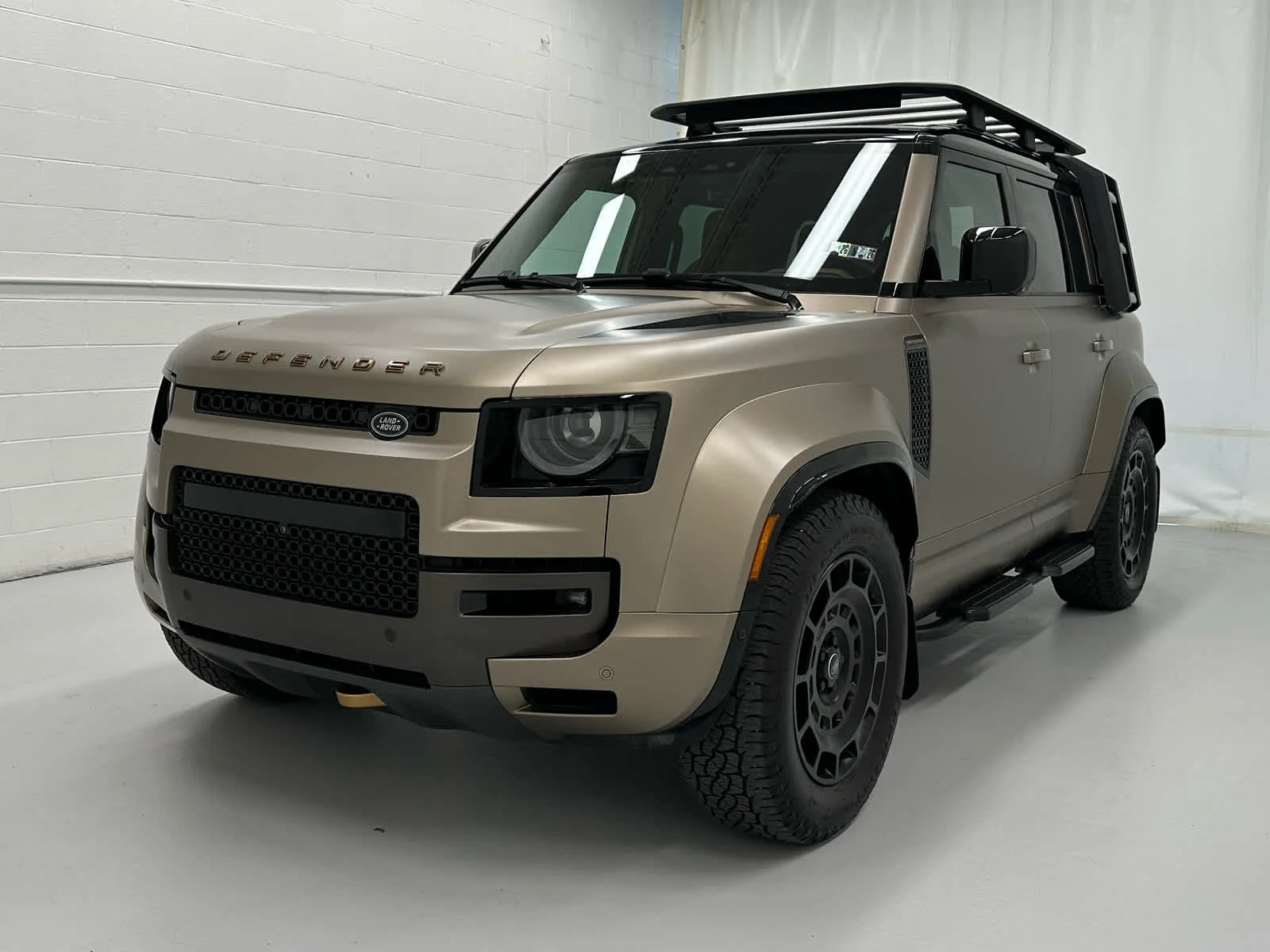 Used 2025 Petra Copper Premium Metallic Land Rover OCTA image 4
