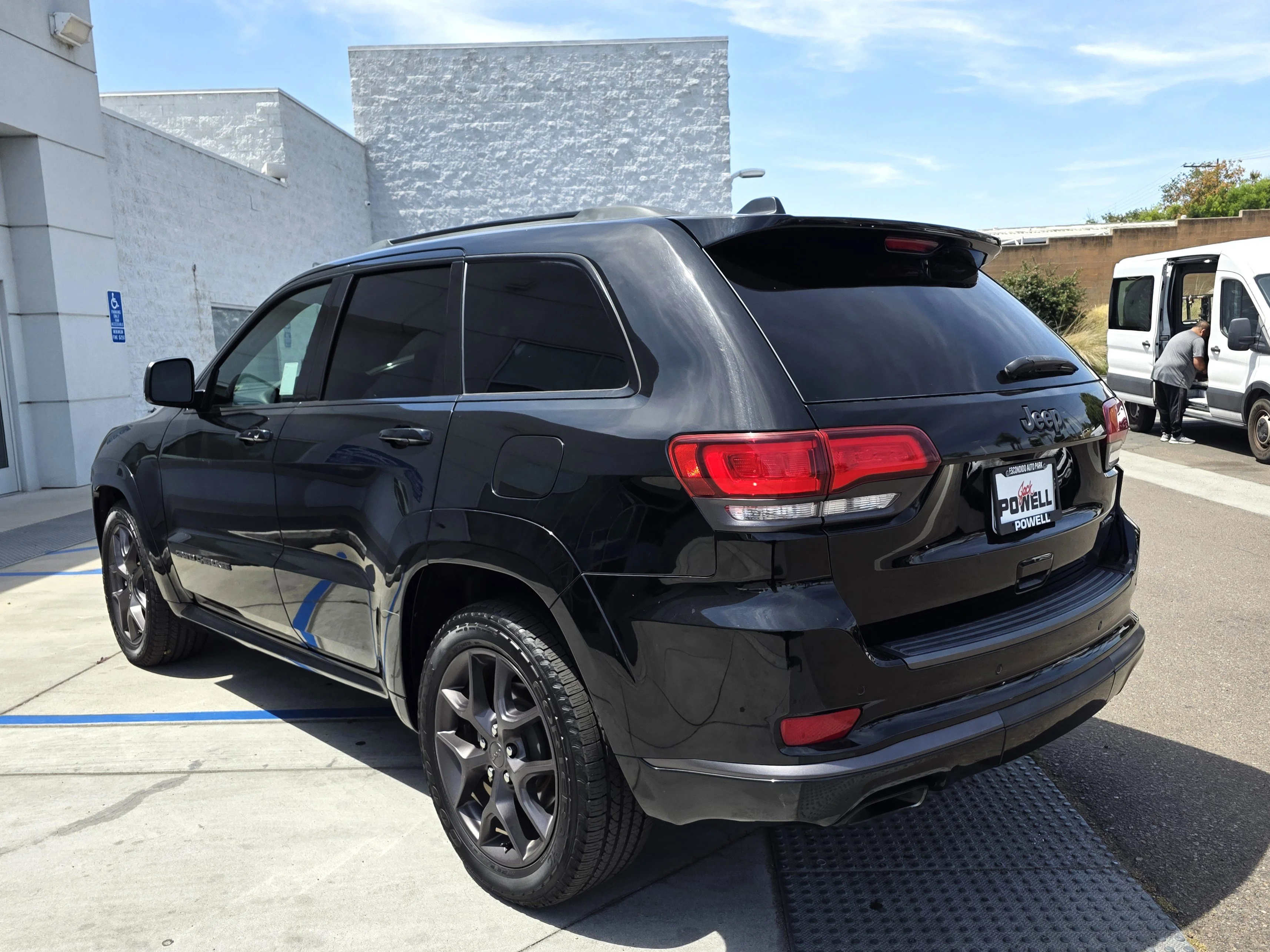 Used 2020 Diamond Black Jeep Limited image 3