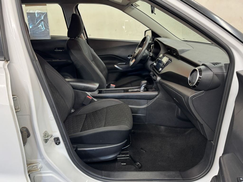 Used 2021 White Nissan SV image 28