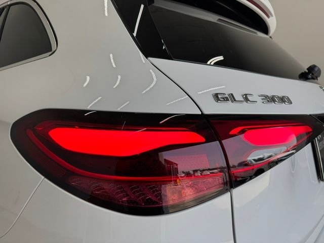 New 2026 Polar White Mercedes-Benz GLC 300 image 34