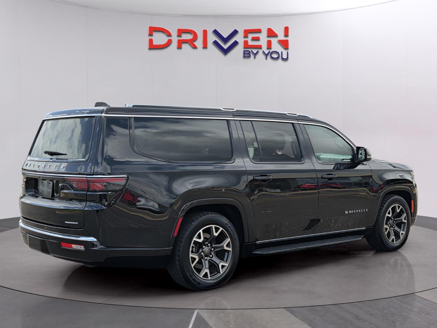 Used 2024 Diamond Black Crystal Pearlcoat Jeep Series III image 5