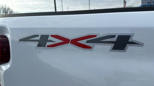 New 2026 Summit White Chevrolet WT image 17