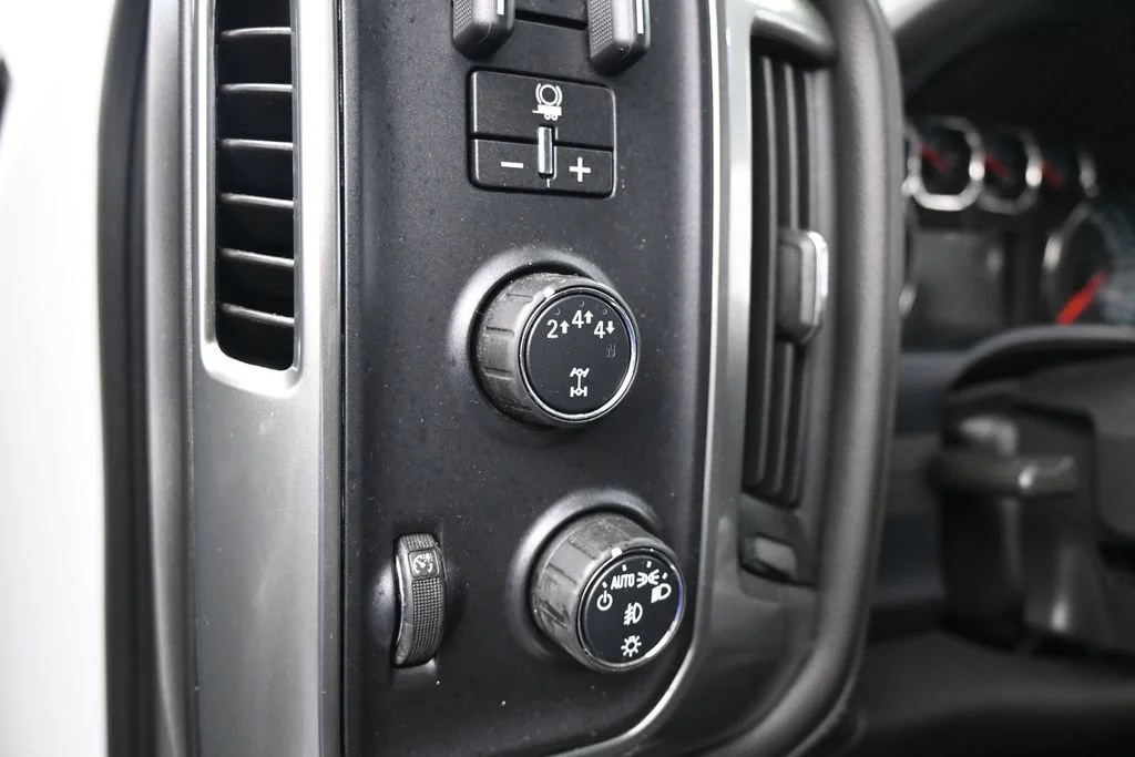 Used 2018 Summit White Chevrolet LTZ image 13
