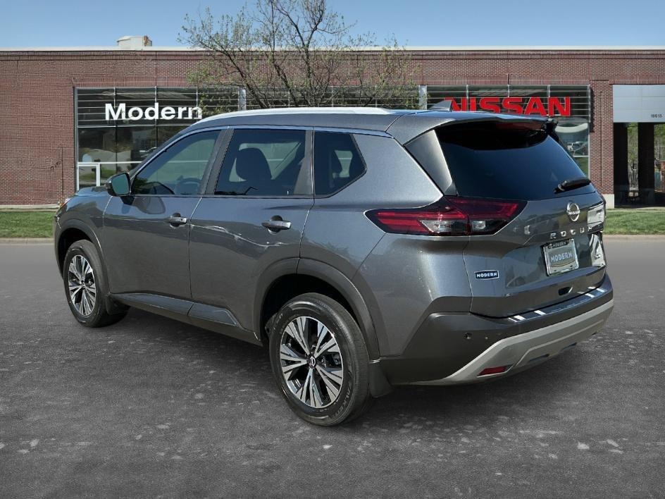 Certified Used 2023 Gun Metallic Nissan SV image 2
