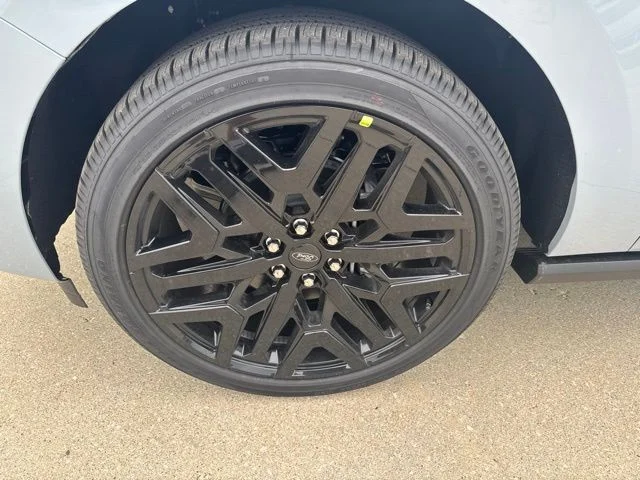 New 2027 Glacier Gray Metallic Tri-Coat Ford Platinum image 12
