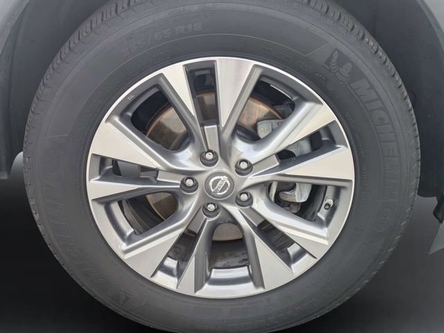 Used 2017 Silver Nissan SV image 11