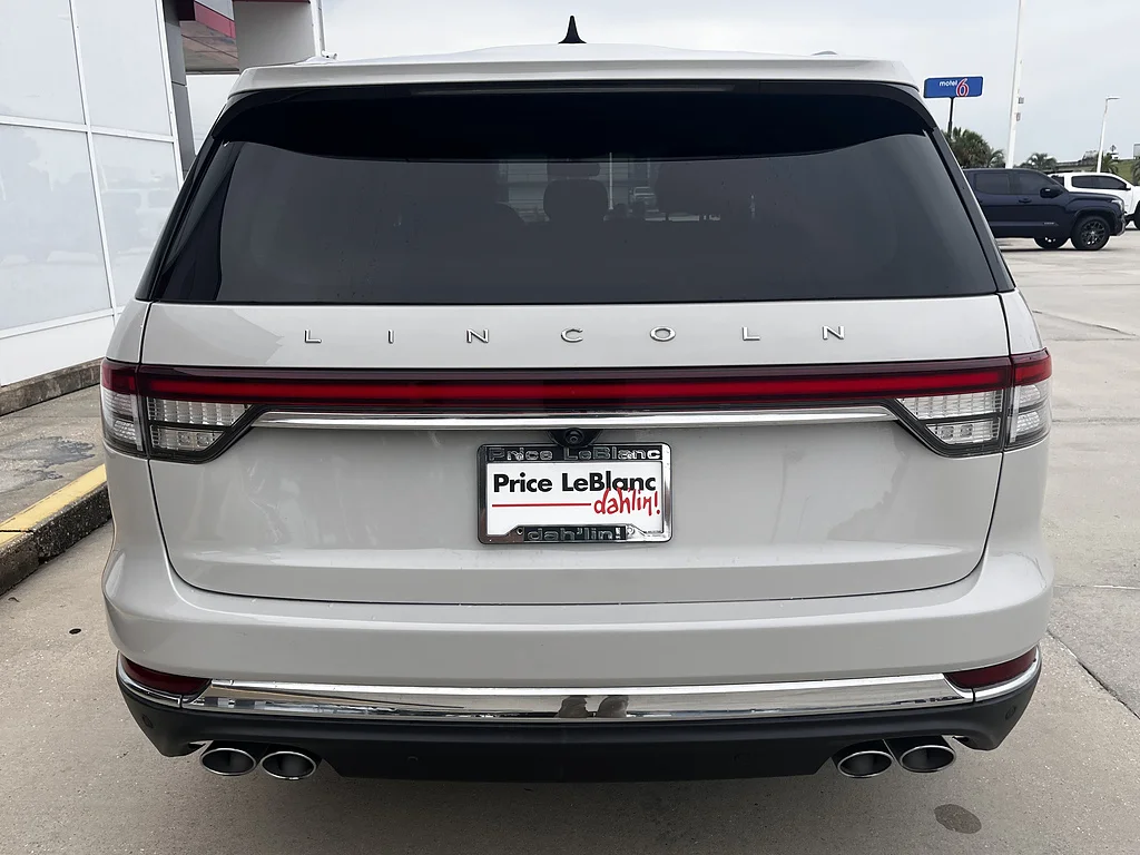 Used 2023 Ceramic Pearl Lincoln Reserve image 4