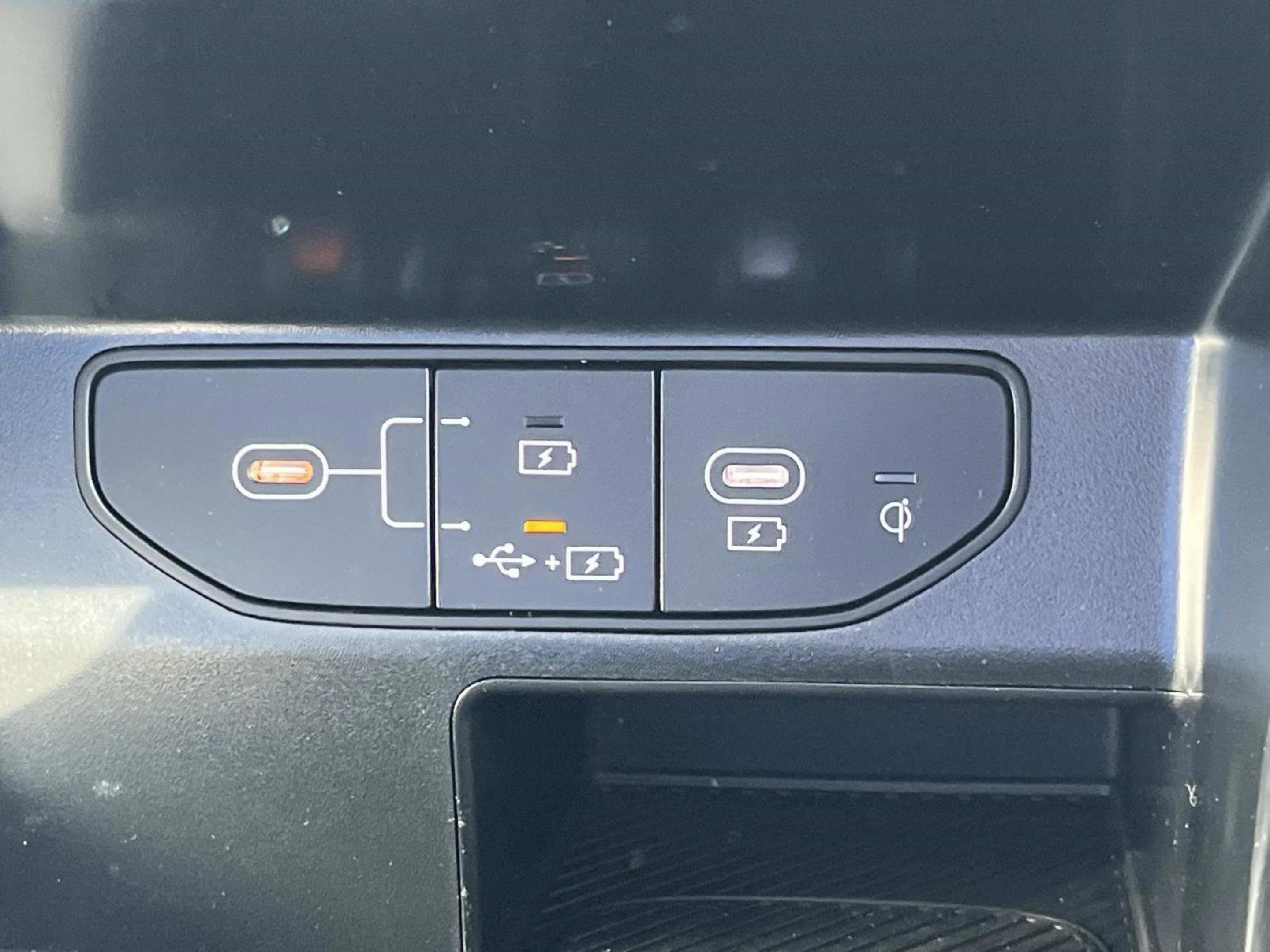 2025 Kia Sorento SX - Photo 34