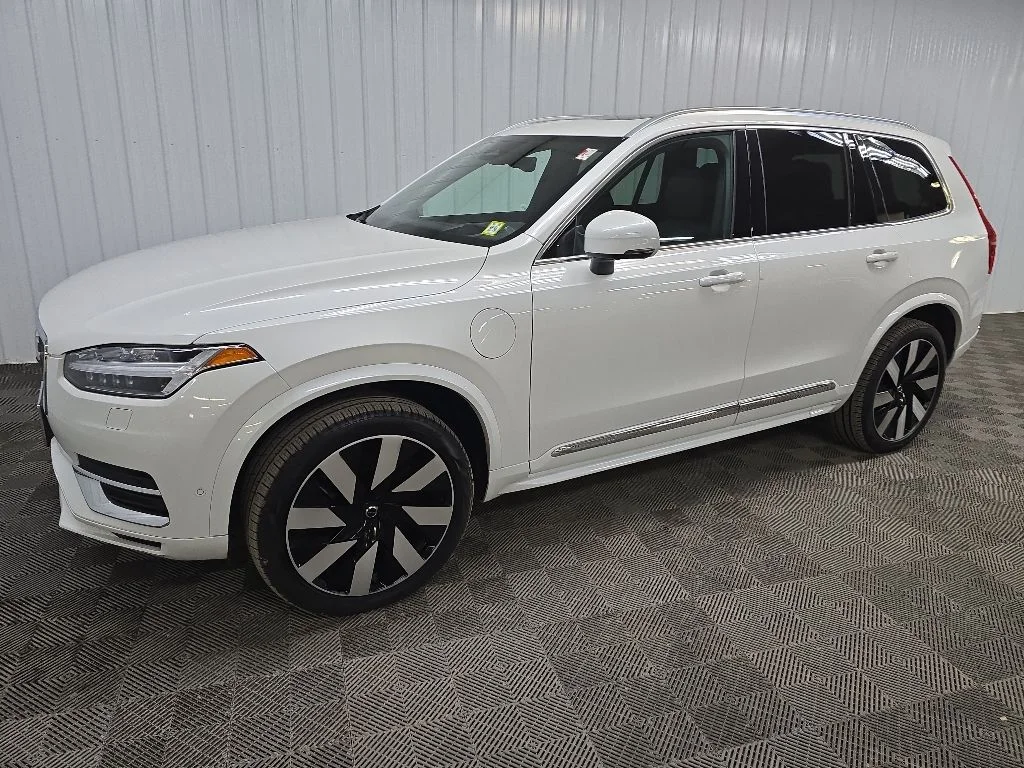 Used 2023 White Volvo Ultimate image 6