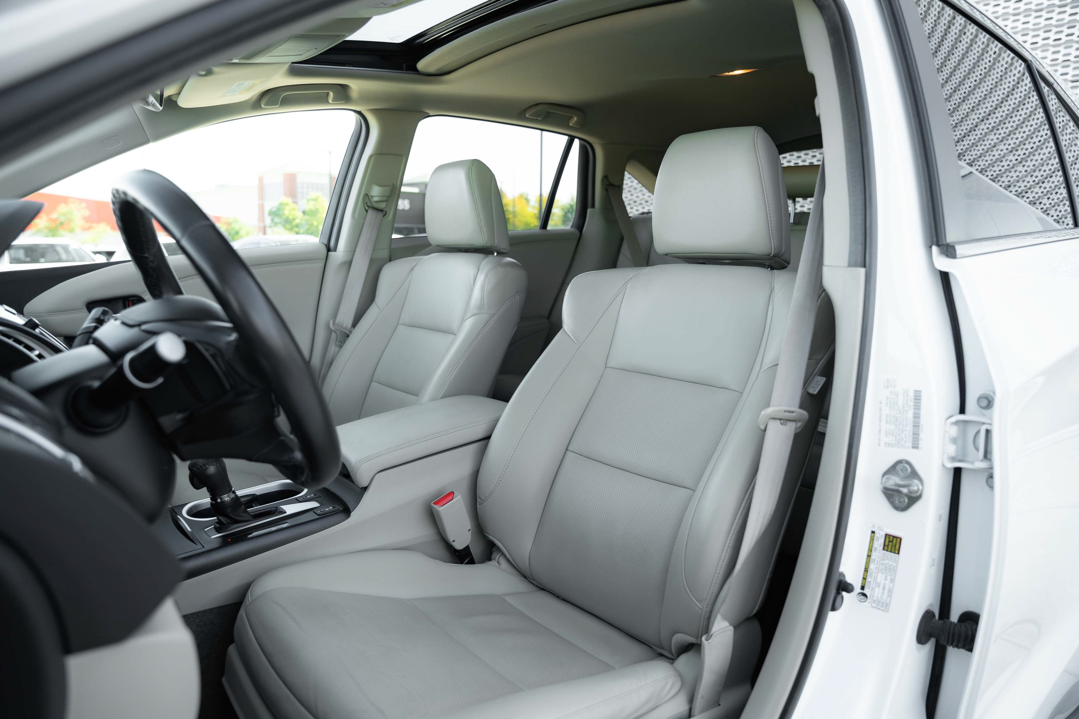 Used 2018 White Diamond Pearl Acura w/Technology Pkg image 18