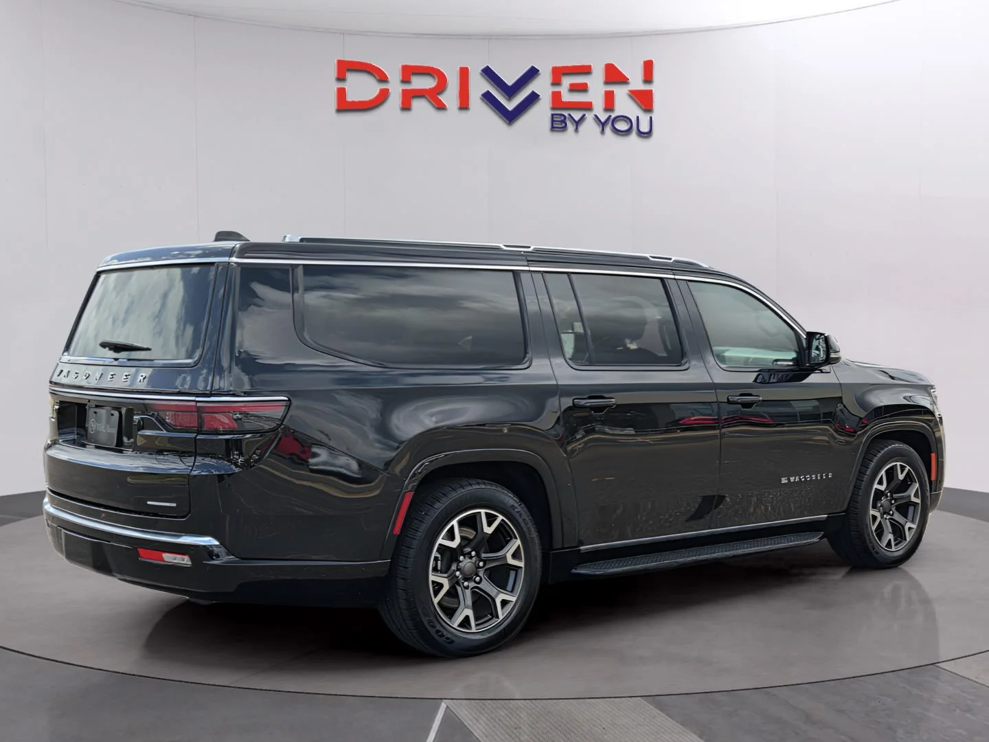 Used 2024 Diamond Black Crystal Pearlcoat Jeep Series III image 5