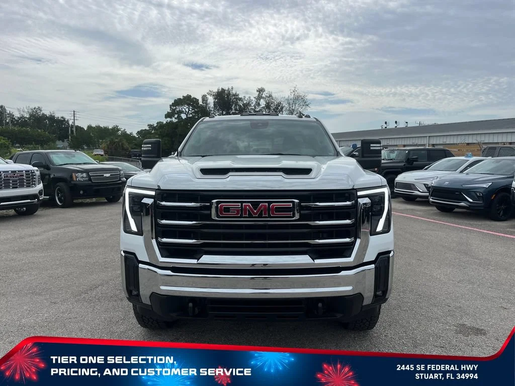 New 2026 Summit White GMC SLE image 3
