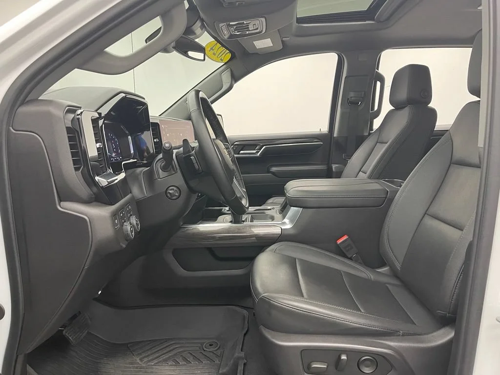 Used 2024 Summit White Chevrolet LTZ image 18