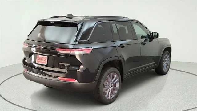 New 2026 Diamond Black Crystal Pearlcoat Jeep  image 13