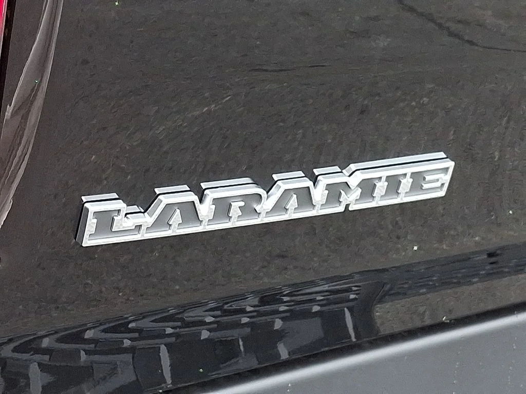 New 2026 Diamond Black Crystal Pearl-Coat Exterior Paint RAM Laramie image 18