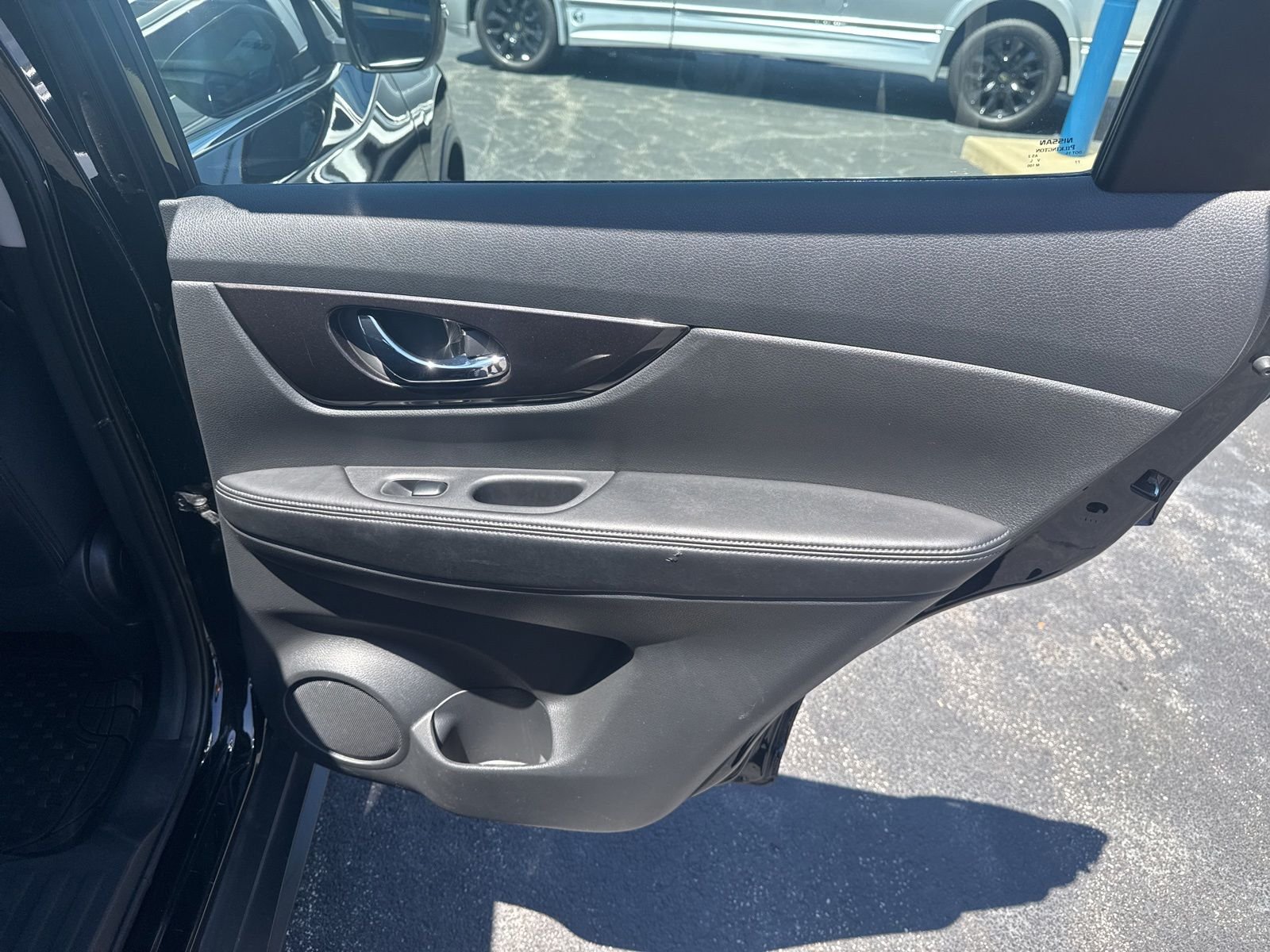 Used 2018  Nissan S image 20