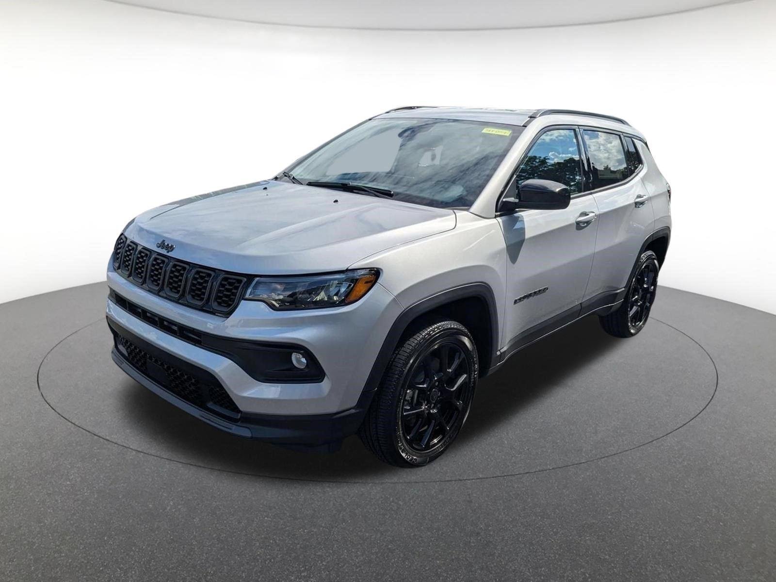 New 2026 Silver Zynith Metallic Clearcoat Jeep Latitude Altitude image 8