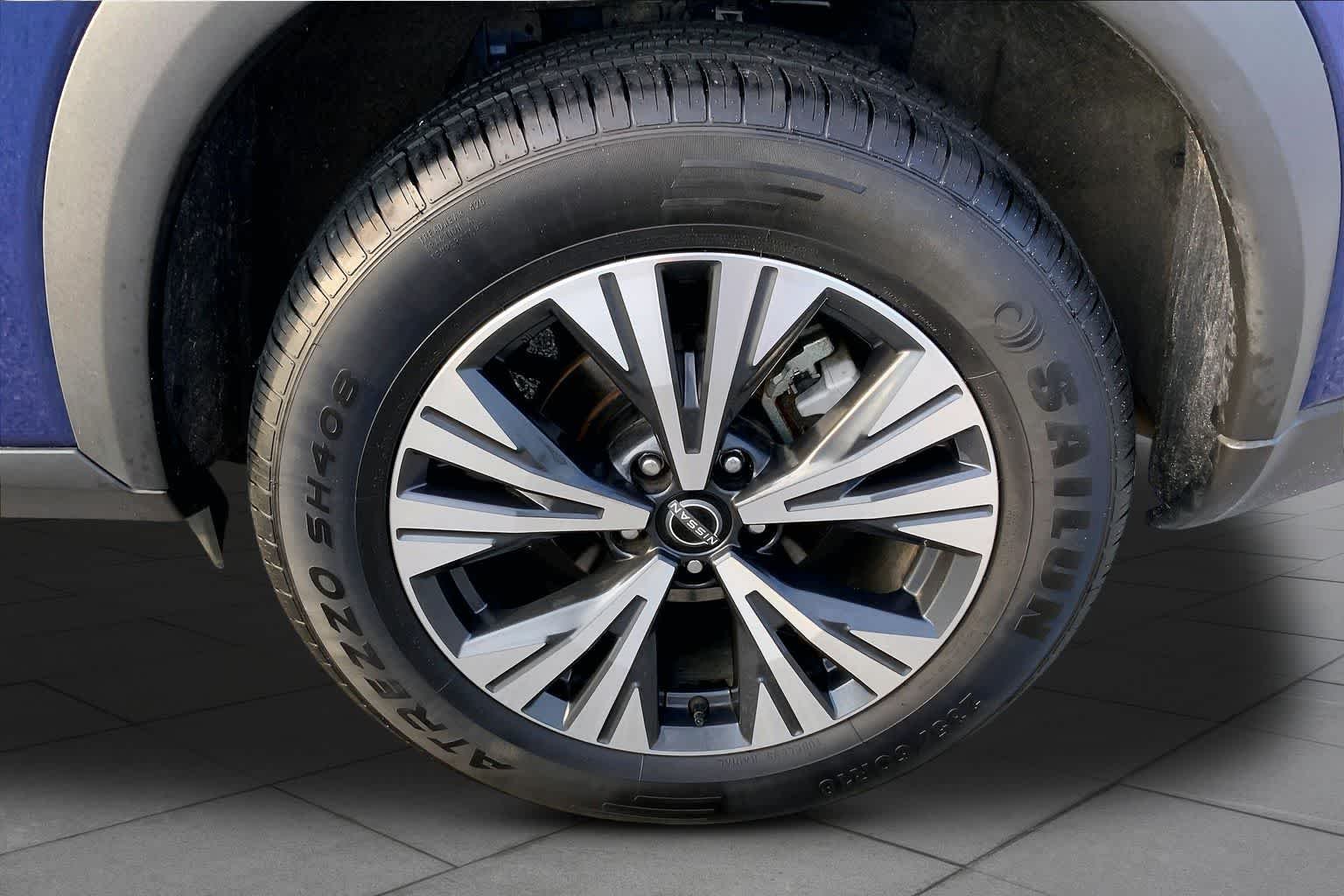 Used 2023 Caspian Blue Metallic Nissan SV image 10