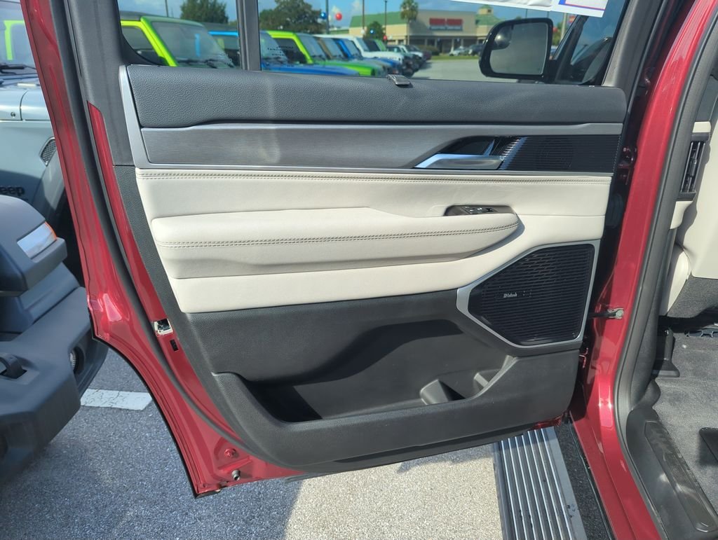 New 2026 Velvet Red Pearl-Coat Exterior Paint Jeep Limited Reserve image 29