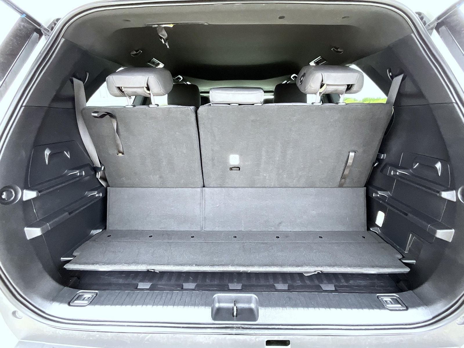 Used 2025 White Toyota SR5 image 25