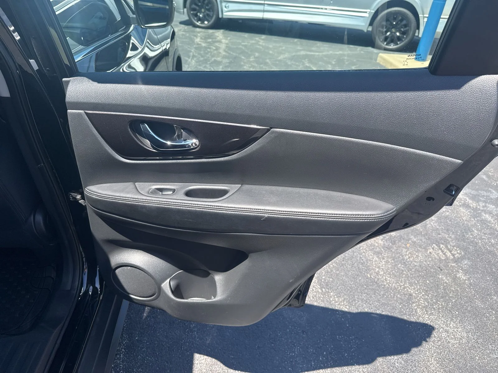 Used 2018  Nissan S image 20