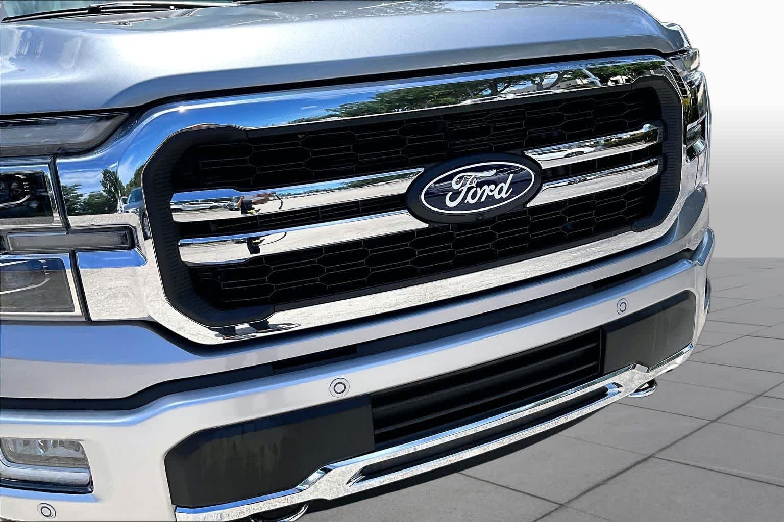 Used 2024 Iconic Silver Metallic Ford LARIAT image 30