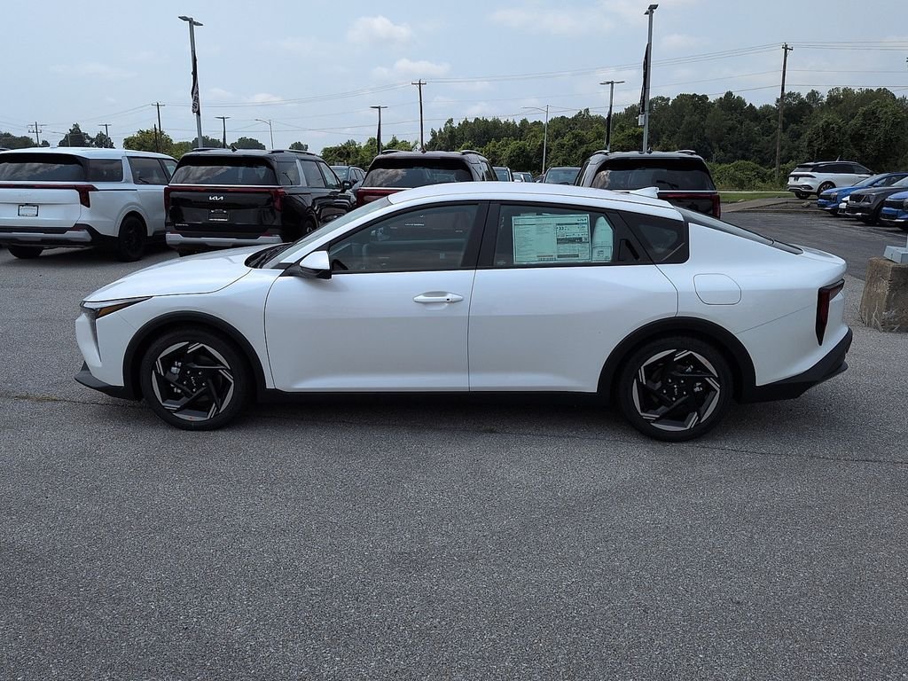 New 2026 Snow White Pearl Kia EX image 4