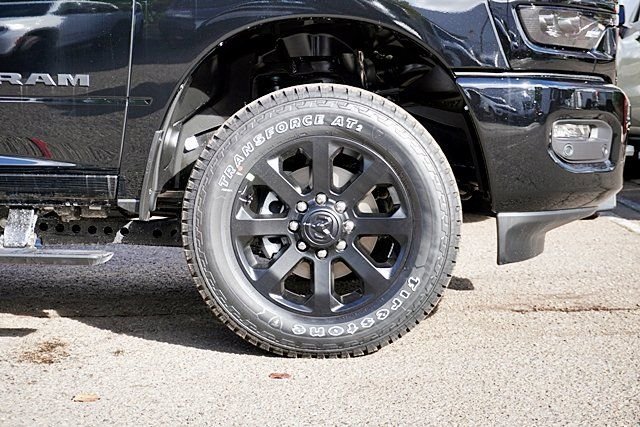 New 2026 Diamond Black Crystal Pearl-Coat Exterior Paint RAM Laramie Night Edition image 8