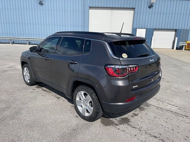 Used 2022 Granite Crystal Clearcoat Metallic Jeep Latitude image 2