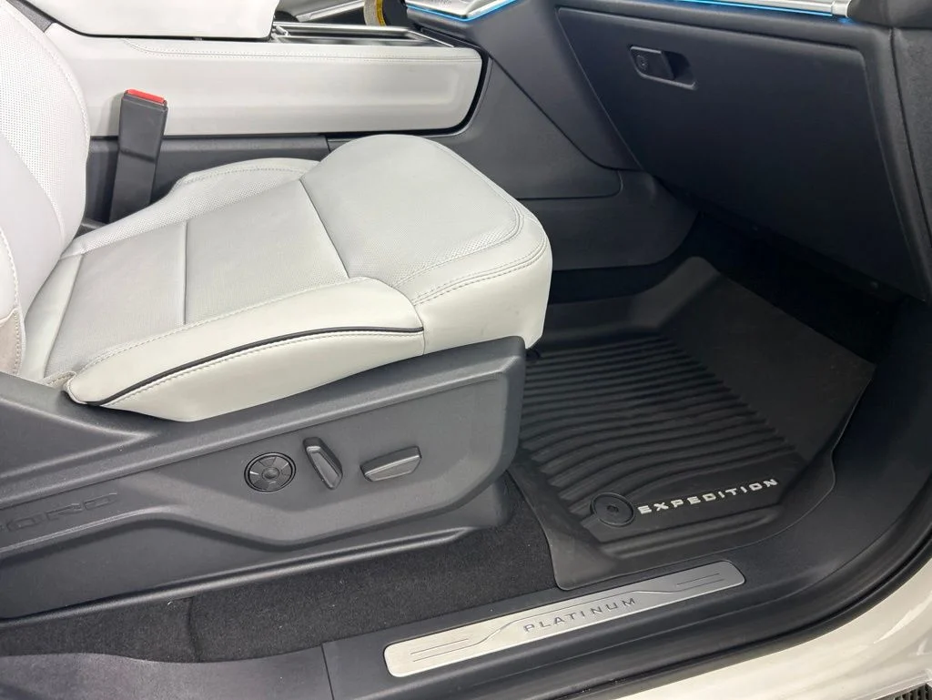 New 2026 Star White Metallic Tri-Coat Ford MAX Platinum® image 26