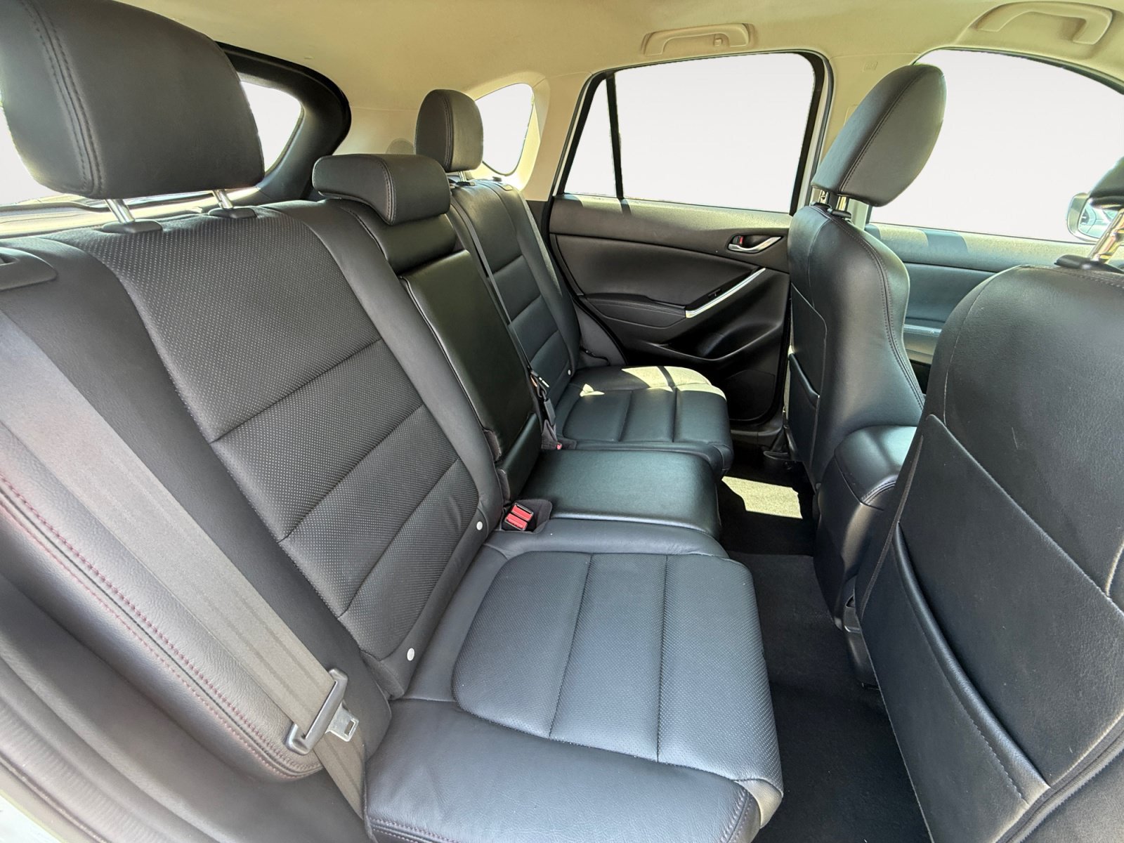Used 2016 Crystal White Pearl Mazda Grand Touring image 18