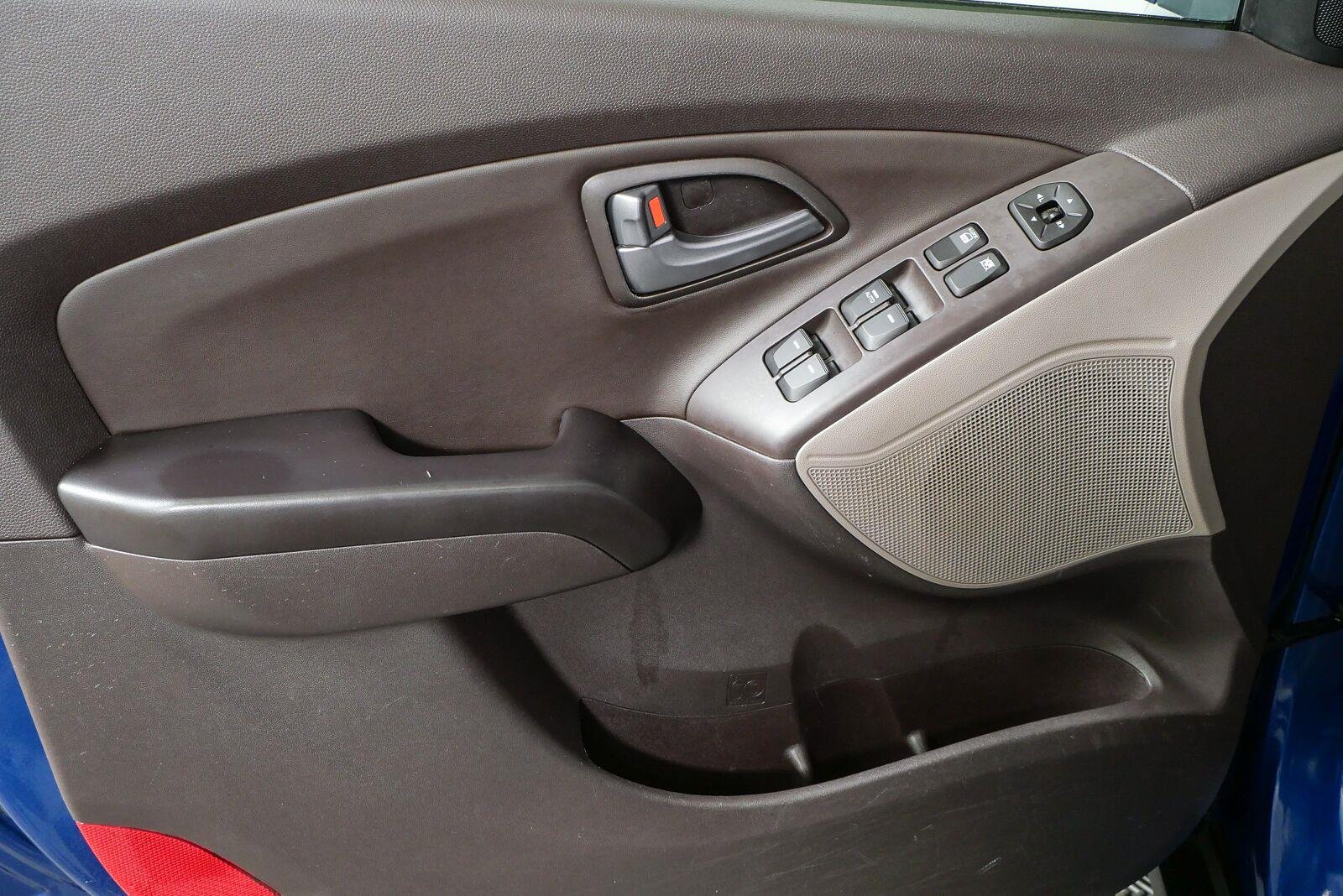Used 2014 Laguna Blue Metallic Hyundai SE image 6