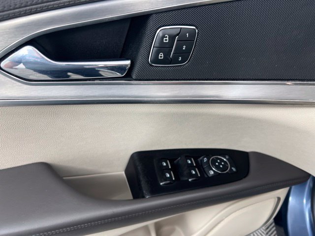 Used 2019 Blue Lincoln Standard image 13