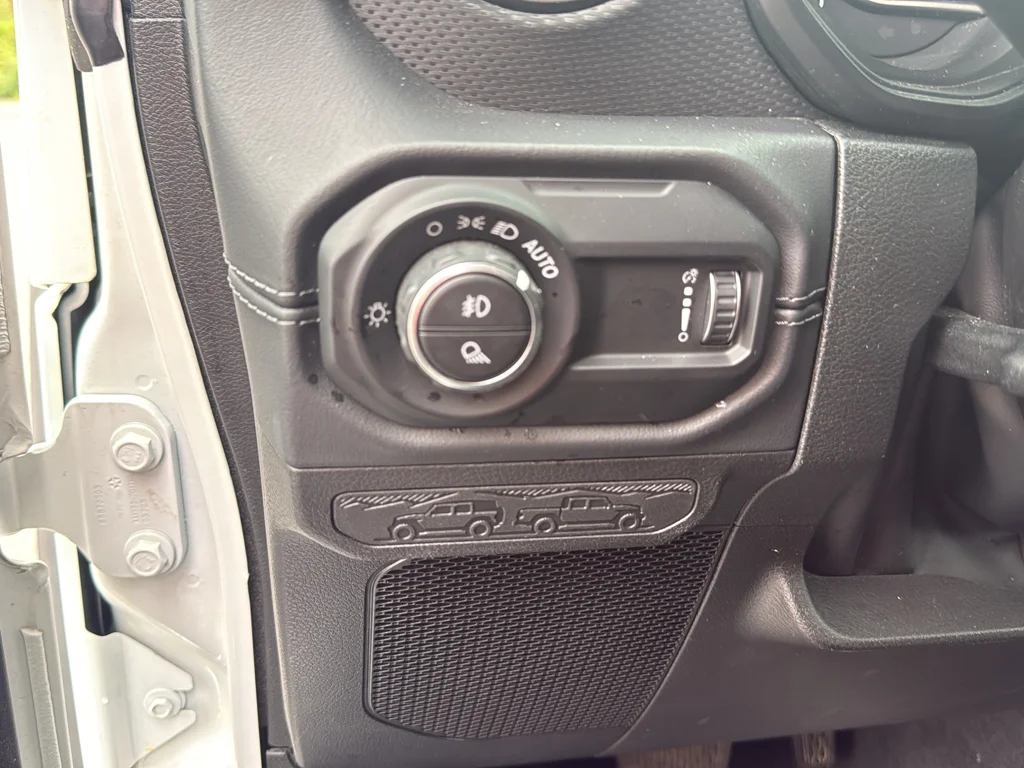 Used 2026 White Jeep Mojave image 26