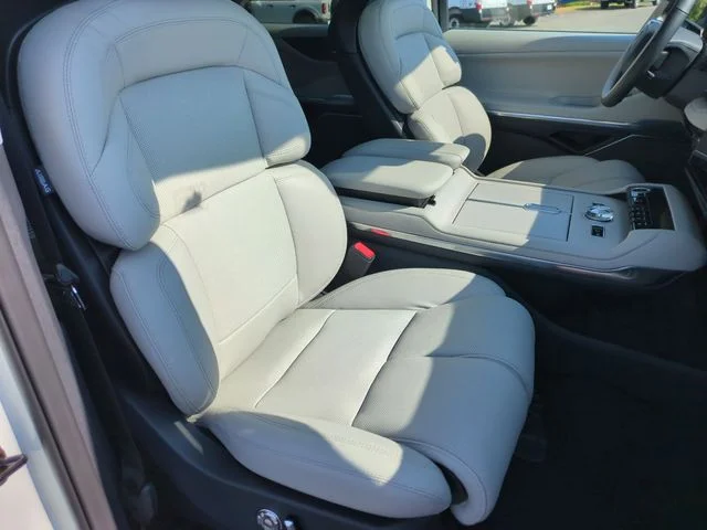 Used 2025 White Lincoln Reserve image 36
