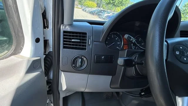 Used 2018 White Mercedes-Benz NA image 22