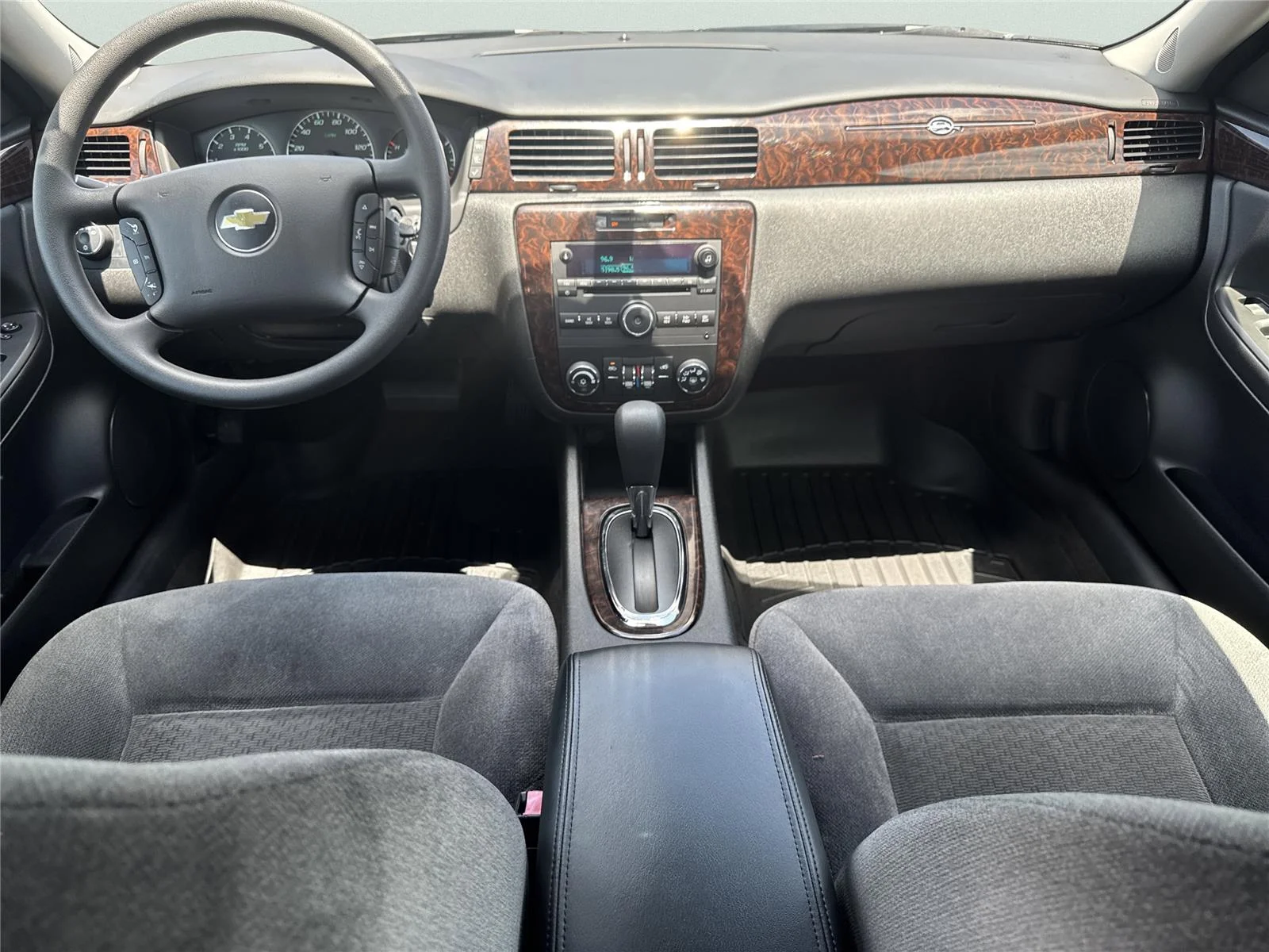 Used 2015 SUMMIT WHITE Chevrolet LT image 13