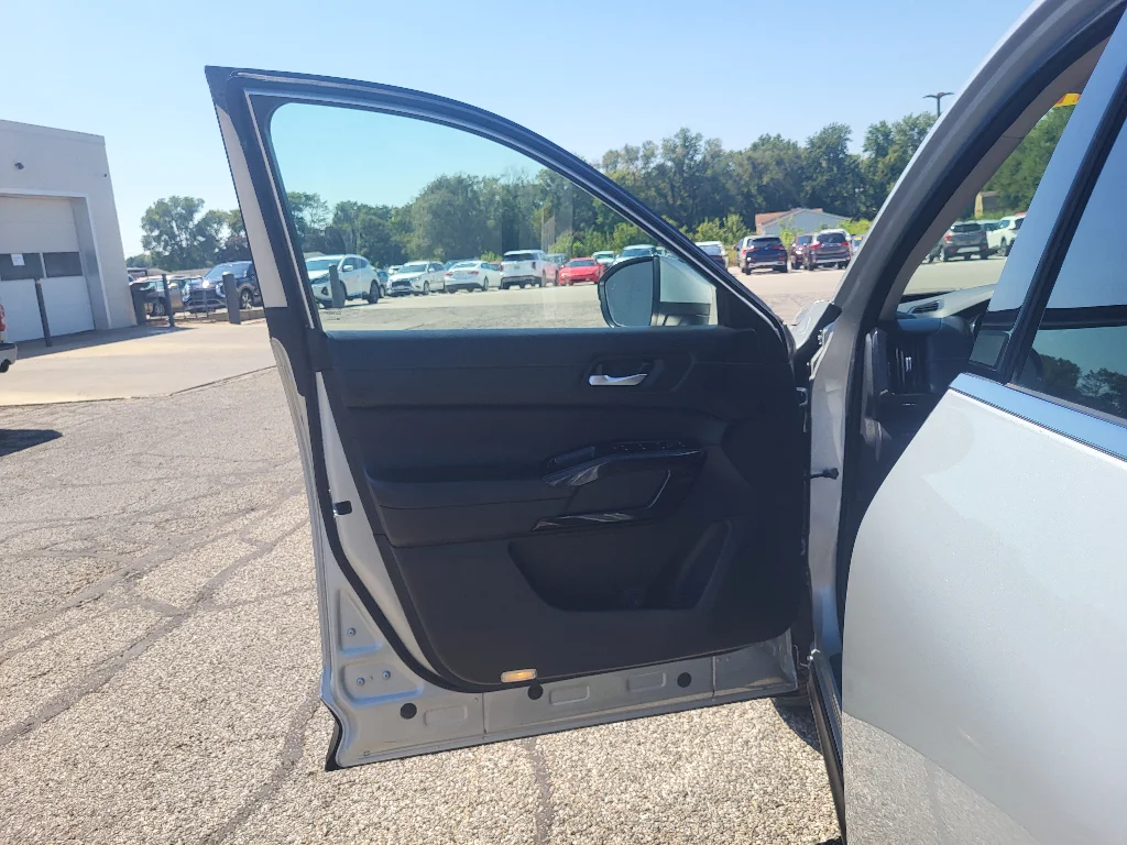 Used 2022 Brilliant Silver Metallic Nissan SV image 18