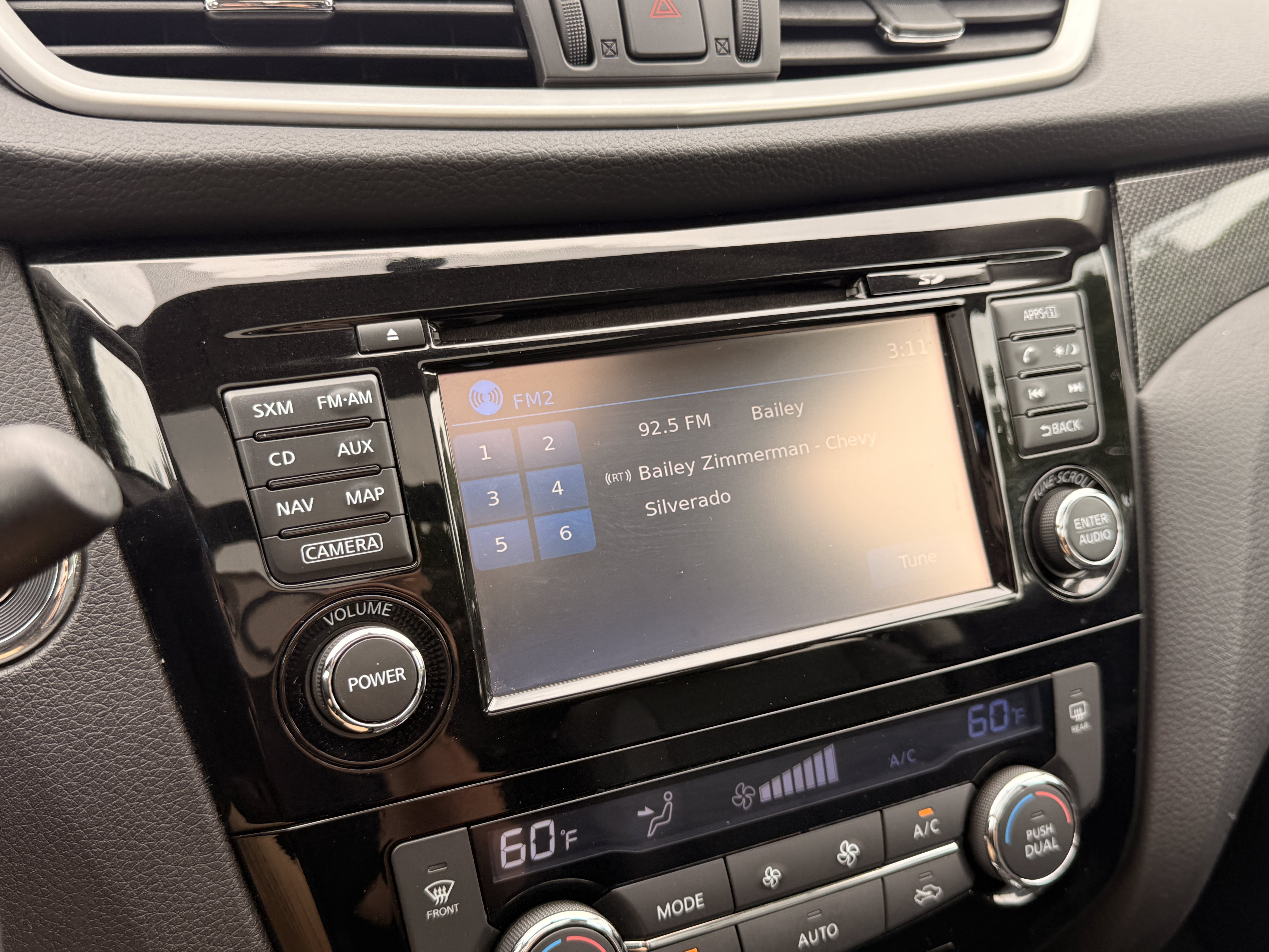Used 2016 Pearl White Nissan SL image 22