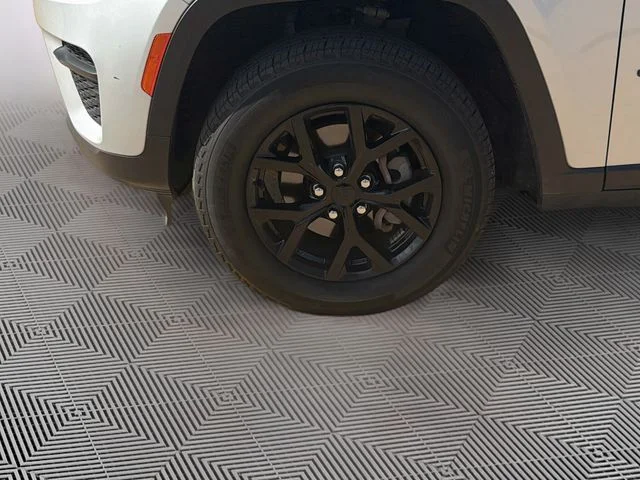 Used 2024 Silver Jeep Altitude X image 7