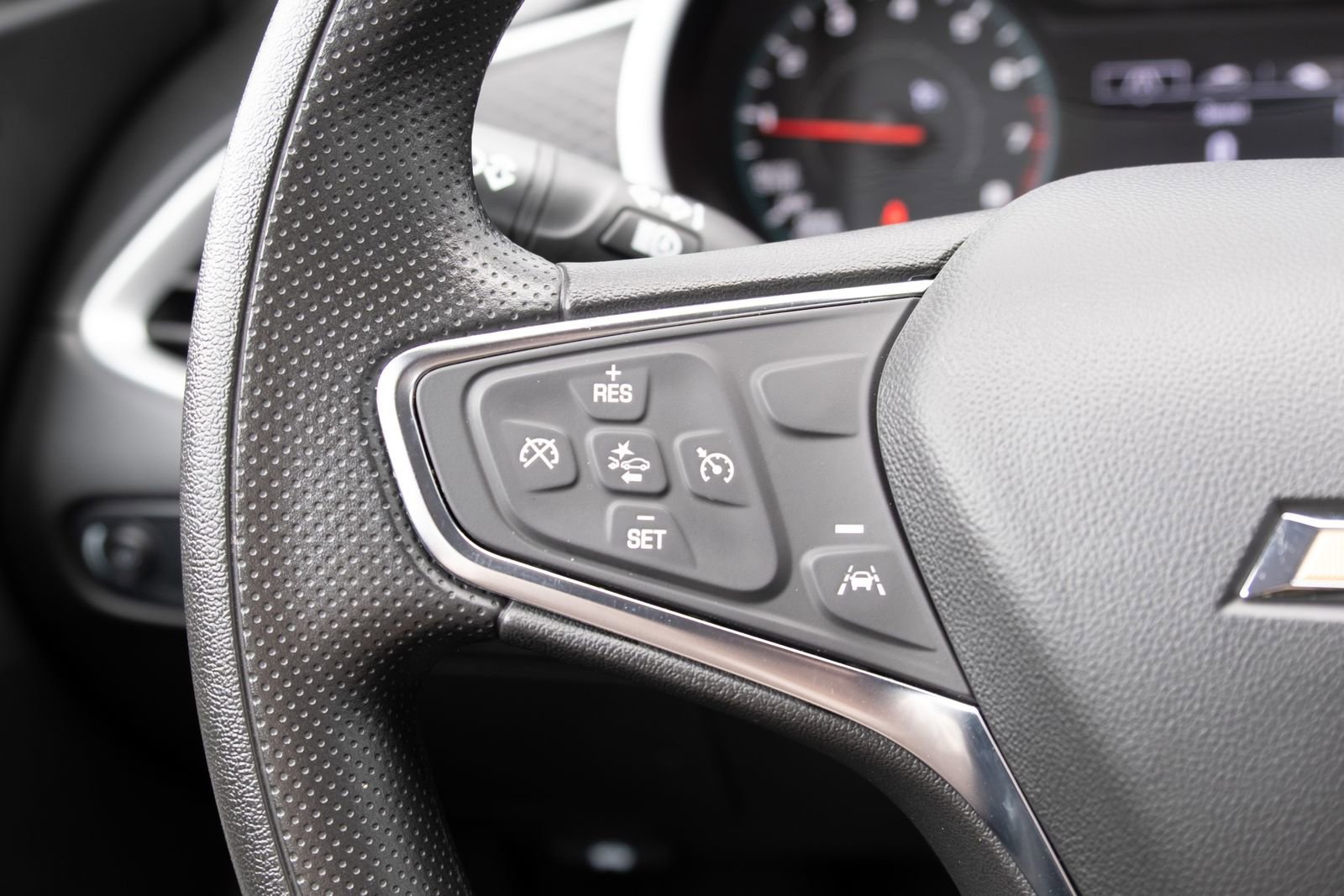 Used 2024 Summit White Chevrolet 1LT image 7