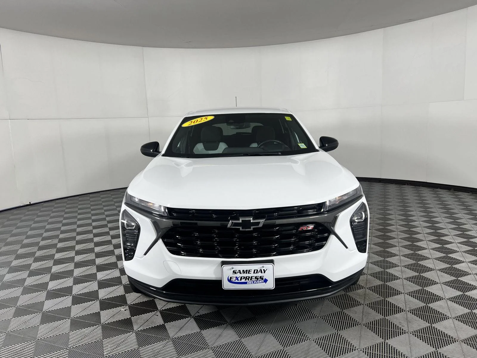 Used 2025 Summit White Chevrolet 1RS image 13