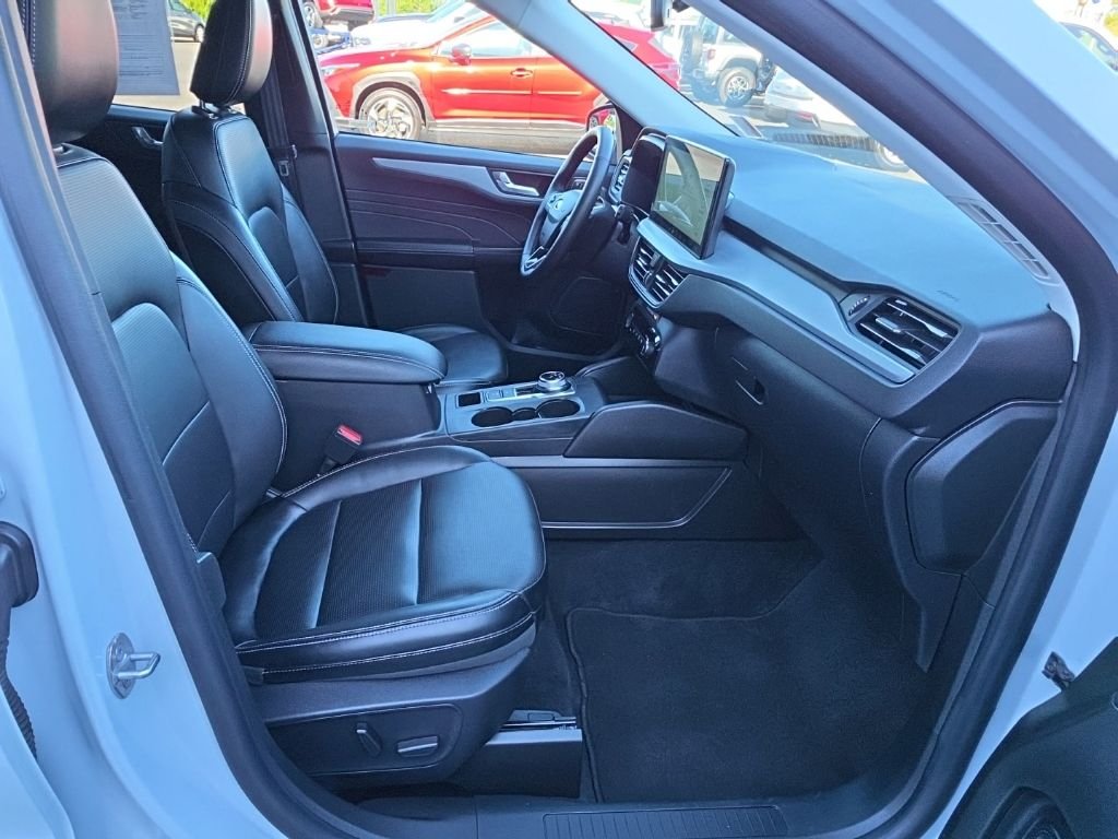 Used 2025 Silver Ford Platinum image 32