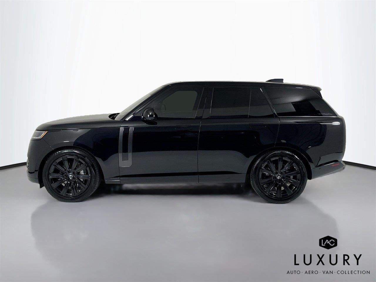 Used 2023 Santorini Black Metallic Land Rover SE image 11