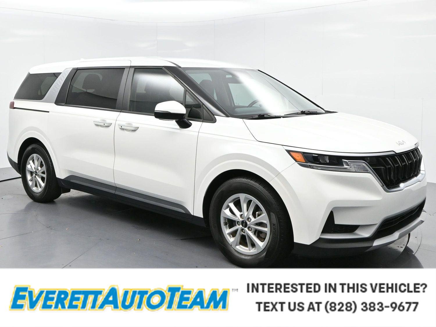 Used 2022 Snow White Pearl Kia LXS image 1