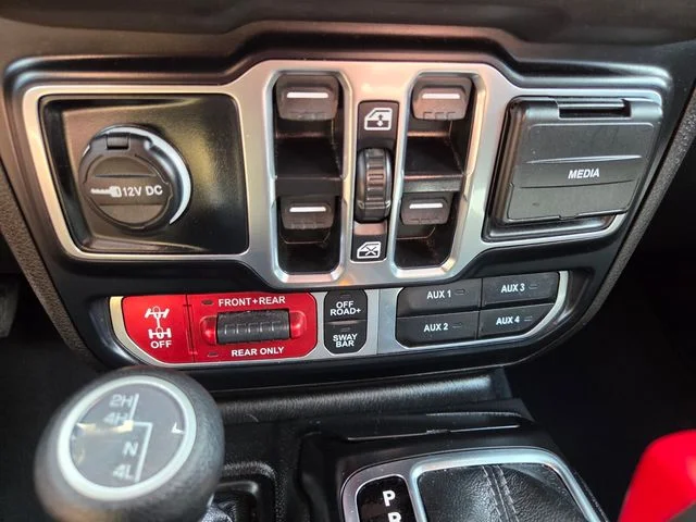 Used 2024 White Jeep Rubicon image 25
